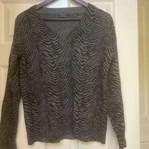 Repeat Cashmere silver edition grey zebra print. Extra small